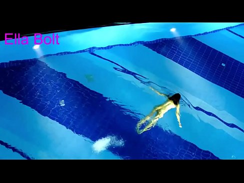 ❤️ म हेर्न रोक्न सक्दिन, जवान गोरा ELLA BOLT रिसोर्ट पूलमा नग्न पौडी खेल्दै समातियो ❌  हामीलाई % ne.zoomporno.ru% ﹏